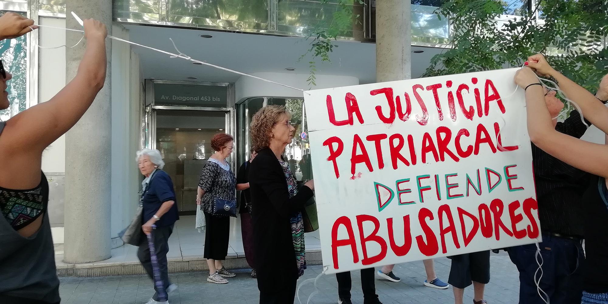 Concentración María No Se Va consulado Uruguay